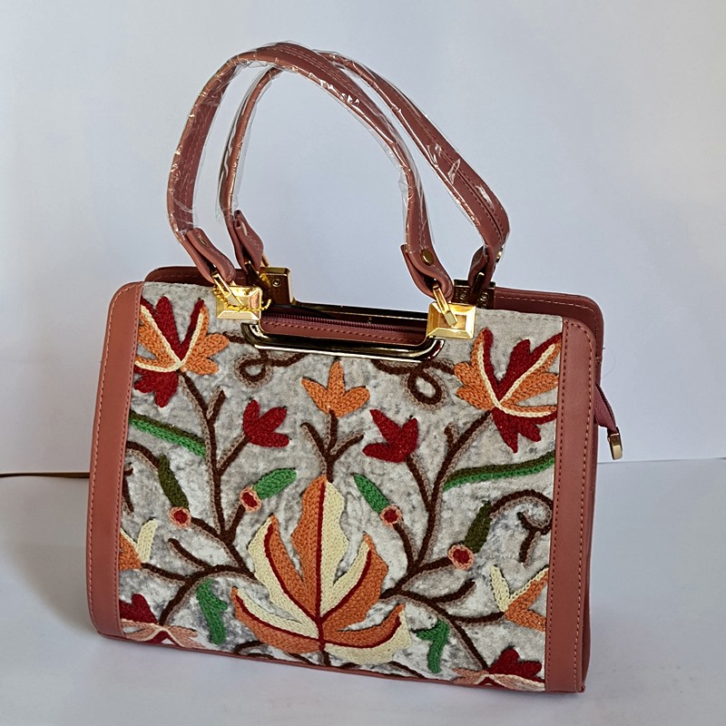 Jute hand painted bags lady Manufacturer and Exporter from Kolkata India