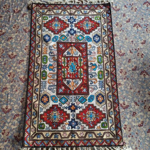 Chain Stitch Rug Carpet Hand Embroidered Floor Area Rug 2.5 x 4 Feet Lined