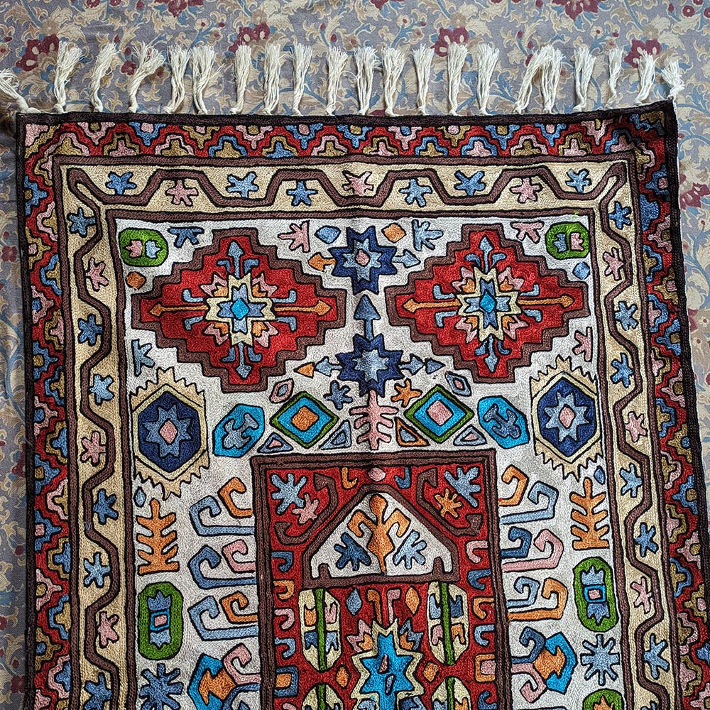 Chain Stitch Rug Carpet Hand Embroidered Floor Area Rug 2.5 x 4 Feet Lined