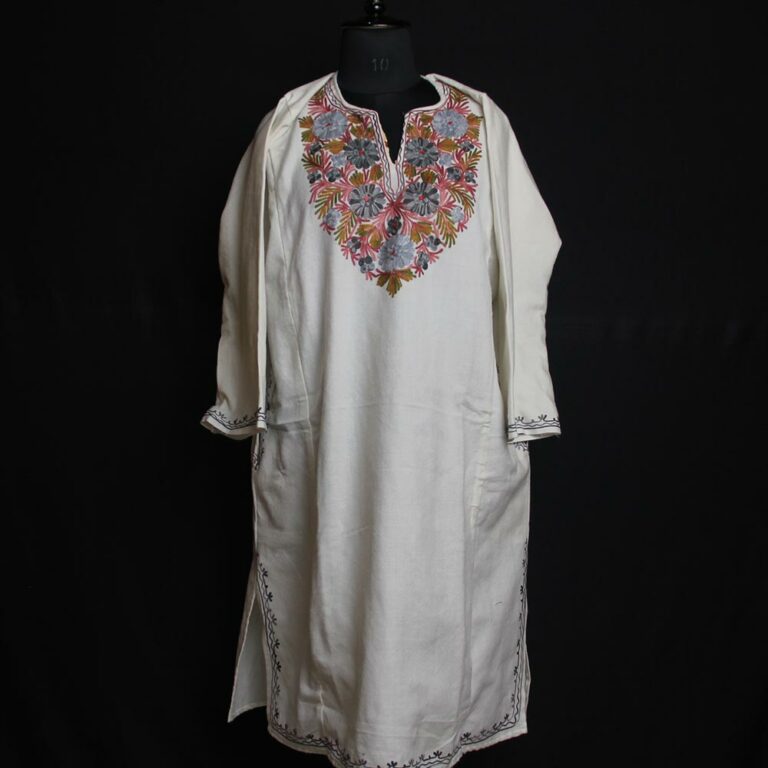 White Poshbaagh Kashmiri Pheran With Aari Embroidery - Gyawun