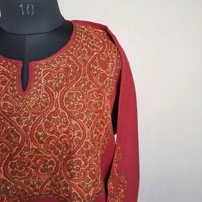 Regal Maroon Kashmiri Pure Wool Pheran with Sozni Hand Embroidery - Image 3