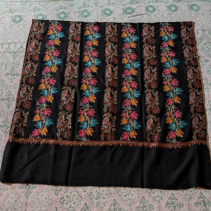 Kashmiri shawl women sozni jaal 20240930 01