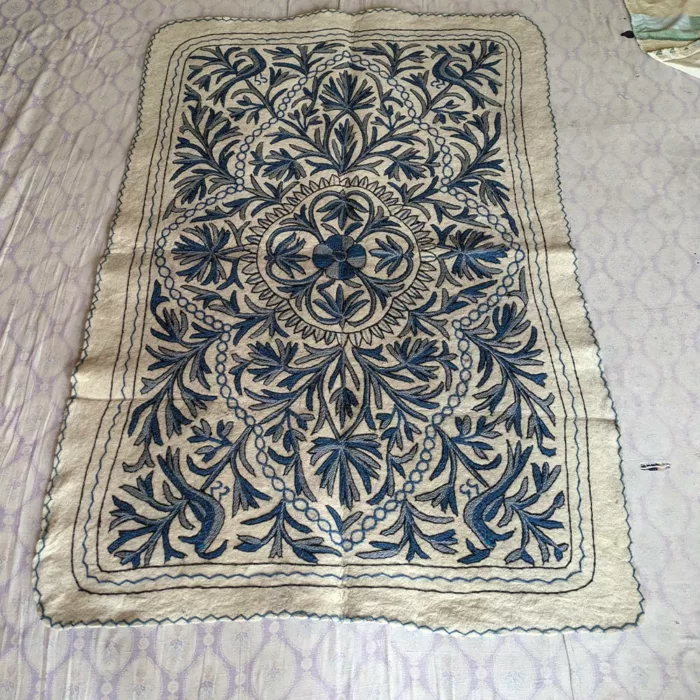 blue white rug