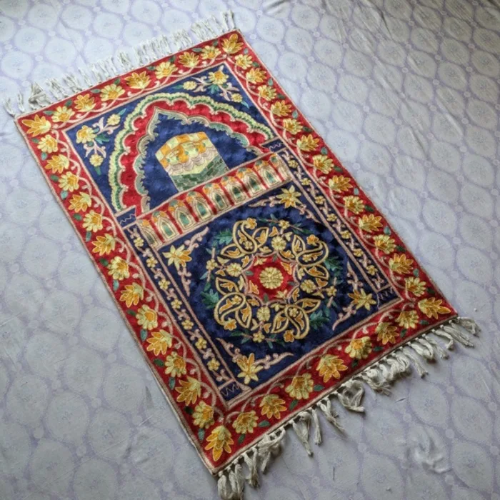 Kashmiri Chain Stitch Hand Embroidered Prayer-Mat | 3x2ft - Image 2