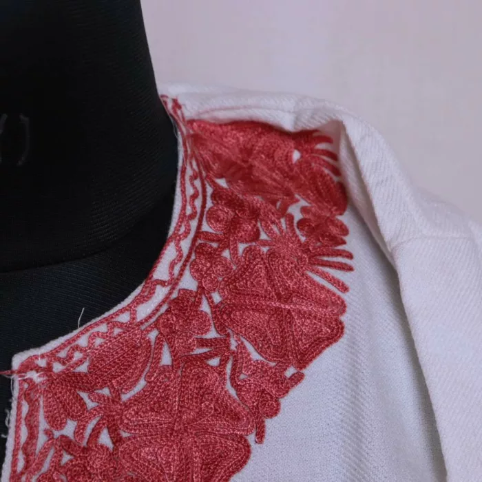 White Aari Embroidered Kashmiri Short Kurta (44/31)-Kashmiri Shaan - Image 3