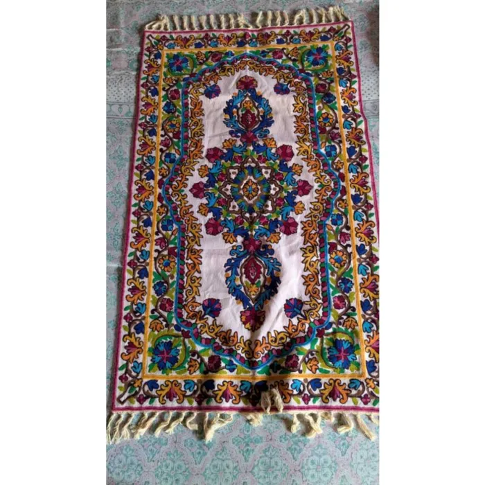 Chain stitch handmade rug