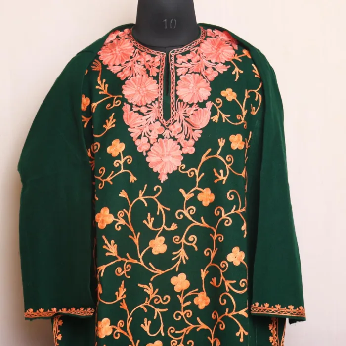 Mehak Winter Cashmilon Akh Rang Jaal Front Panel Designed Pheran with Aari Work - Image 2