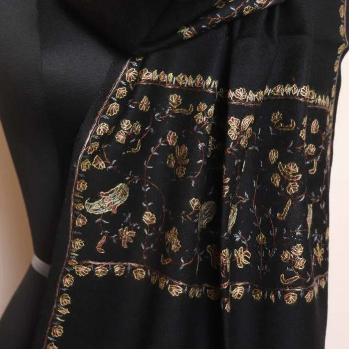 Kashmiri Mufflers with hand sozni embroidery 09