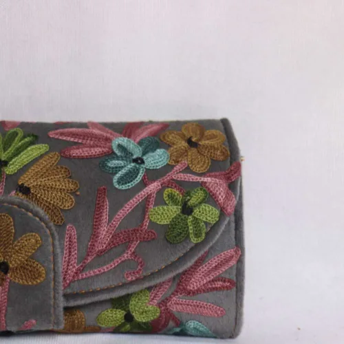 Kashmiri embroidery wallet 08