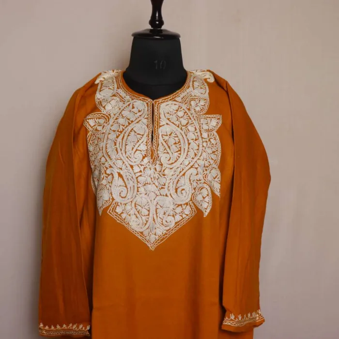 Kashmiri feran with embroidery 15