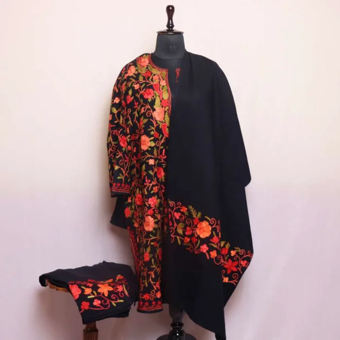 Woolen pheran set kashmiri 23 jpg