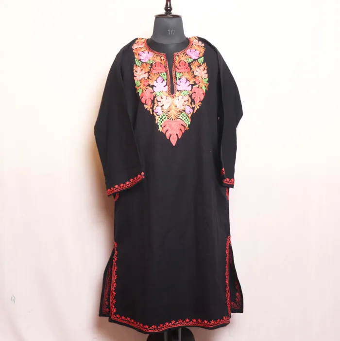 Timeless Black Cashmilon Pheran Showcasing Refined Aari Work - Munawarabad Collection - Image 2