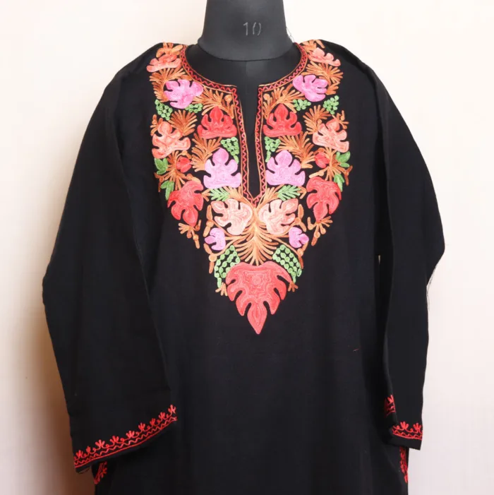 Timeless Black Cashmilon Pheran Showcasing Refined Aari Work - Munawarabad Collection