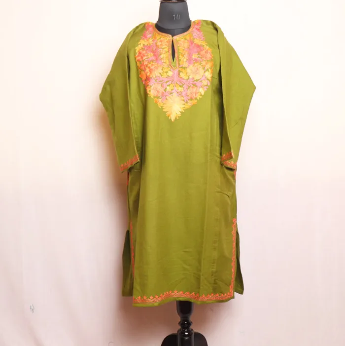 Sophisticated Green Cashmilon Pheran with Elegant Aari Designs - Munawarabad Collection - Image 2