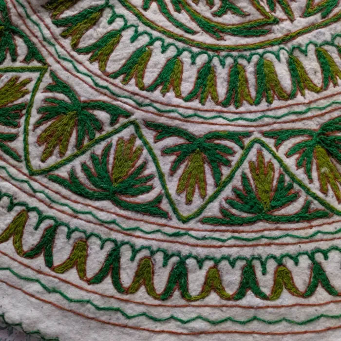 Beautiful Round Wool Namda Adorned with Green Dual Colored Aari Embroidery (5 ft) - Image 4