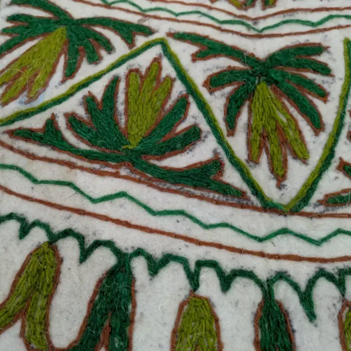 Beautiful Round Wool Namda Adorned with Green Dual Colored Aari Embroidery (5 ft) - Image 7