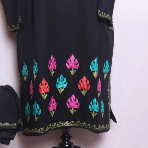 Kashmiri cashmilon pheran set with aari embroidery06