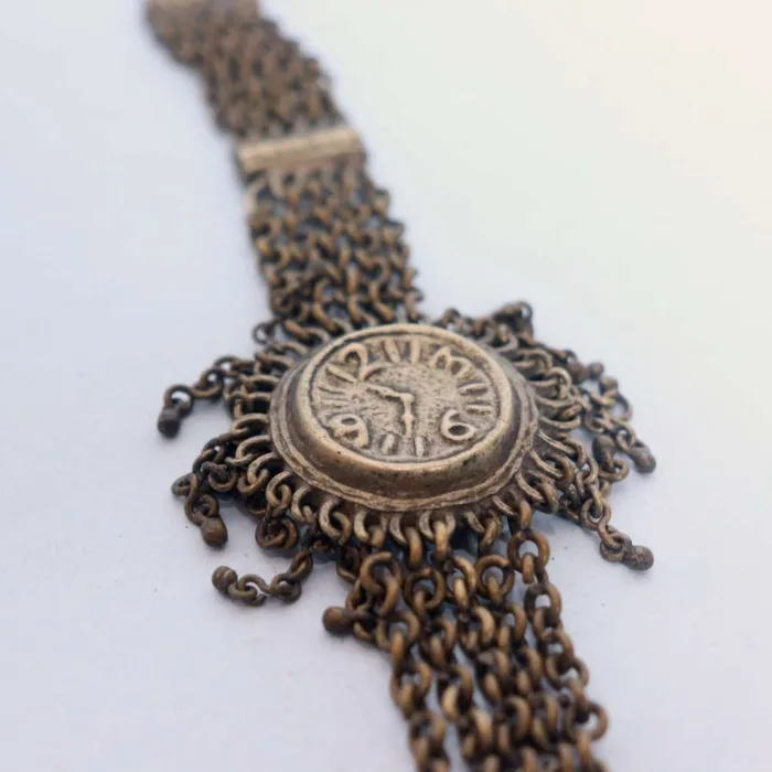 Vintage Bracelet with Classic Watch Design | Heritage Ornament - Image 4