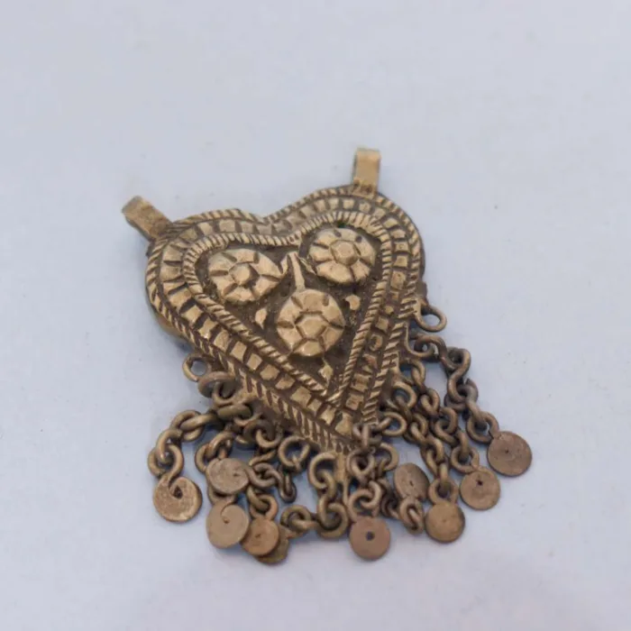 Antique Vintage Heart Shaped Pendent with Stunning Heart Design | Timeless Accessory