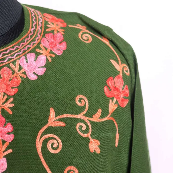 Stylish Green Ze Lakeer Pheran with Chinari Design and Aari Work in Cashmilon - Wazir Bagh Collection - Image 3